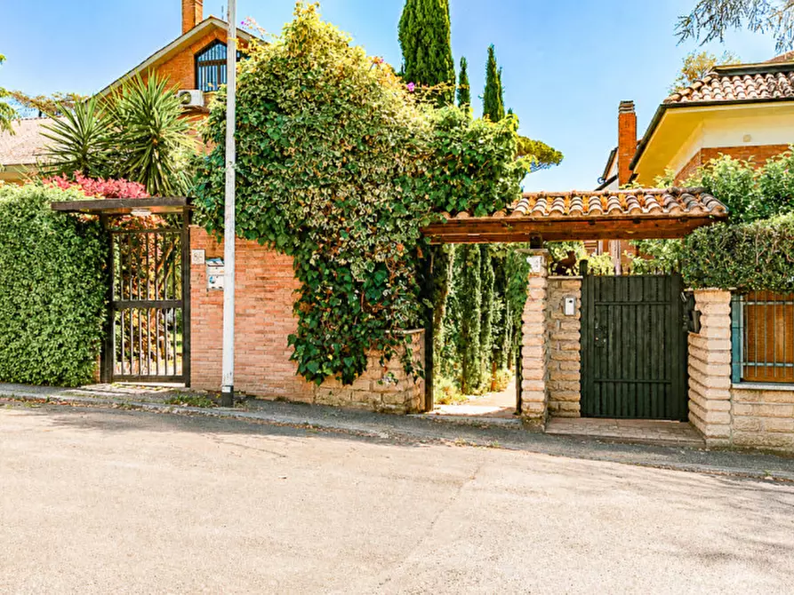 Immagine 74 di Casa bifamiliare in vendita  in Vai Edgardo Negri 84 a Roma