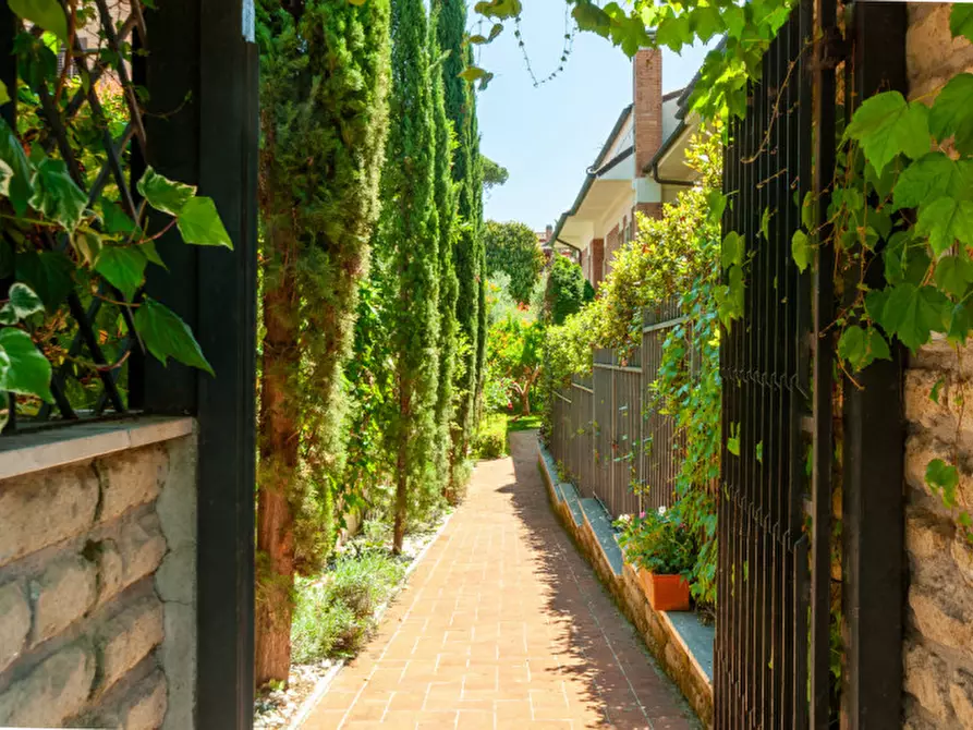 Immagine 77 di Casa bifamiliare in vendita  in Vai Edgardo Negri 84 a Roma
