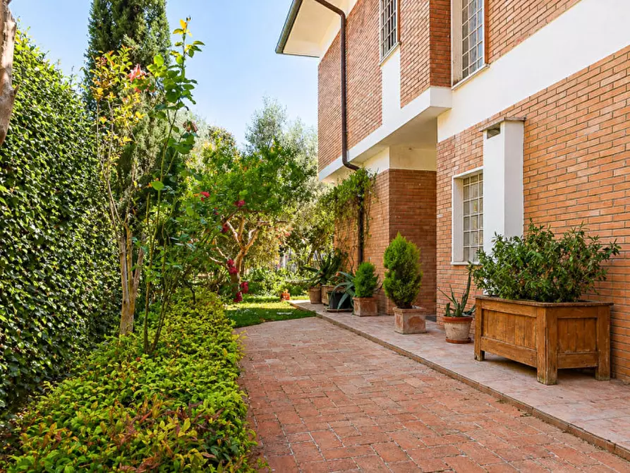 Immagine 79 di Casa bifamiliare in vendita  in Vai Edgardo Negri 84 a Roma