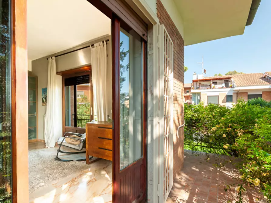 Immagine 80 di Casa bifamiliare in vendita  in Vai Edgardo Negri 84 a Roma