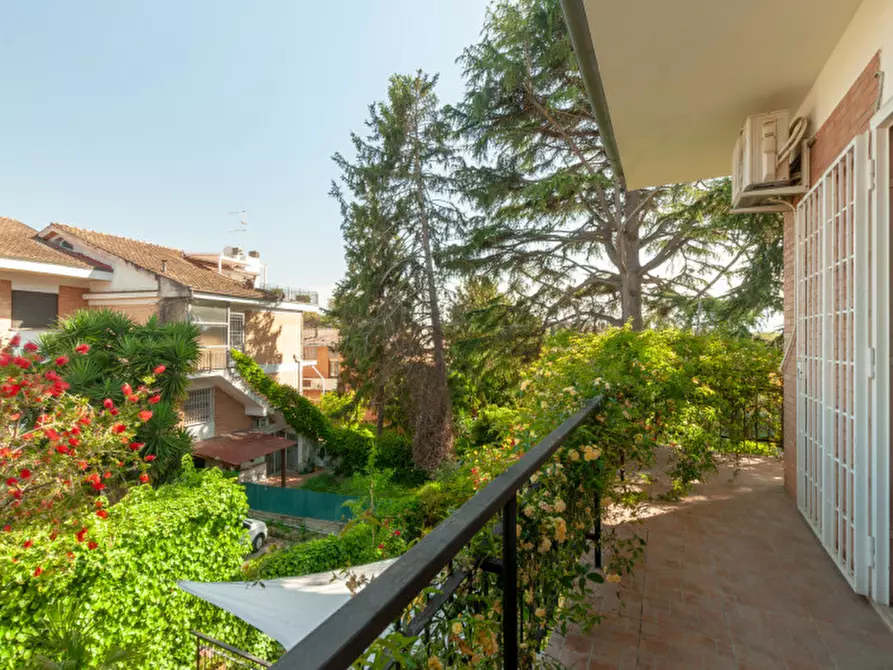 Immagine 81 di Casa bifamiliare in vendita  in Vai Edgardo Negri 84 a Roma