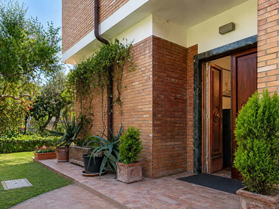Immagine 82 di Casa bifamiliare in vendita  in Vai Edgardo Negri 84 a Roma