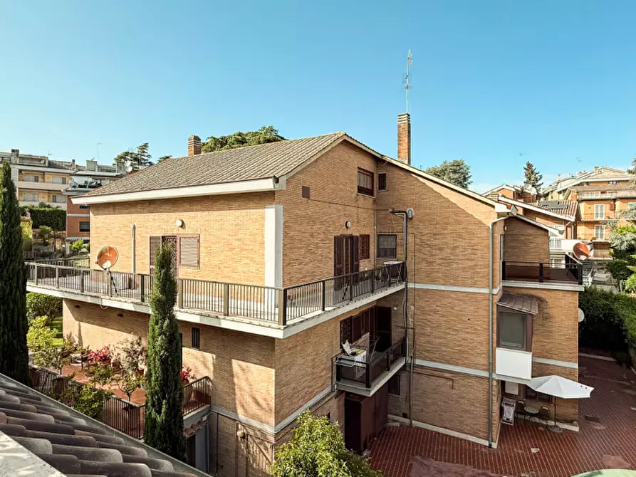 Immagine 83 di Casa bifamiliare in vendita  in Vai Edgardo Negri 84 a Roma