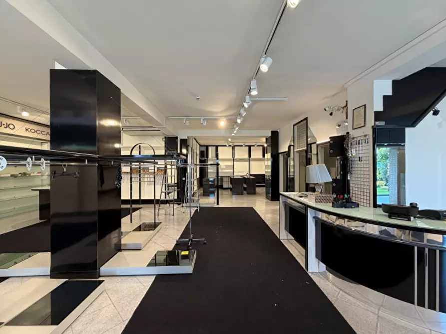 Immagine 4 di Negozio in affitto  in Via Vittorio Emanuele 192 a Legnaro