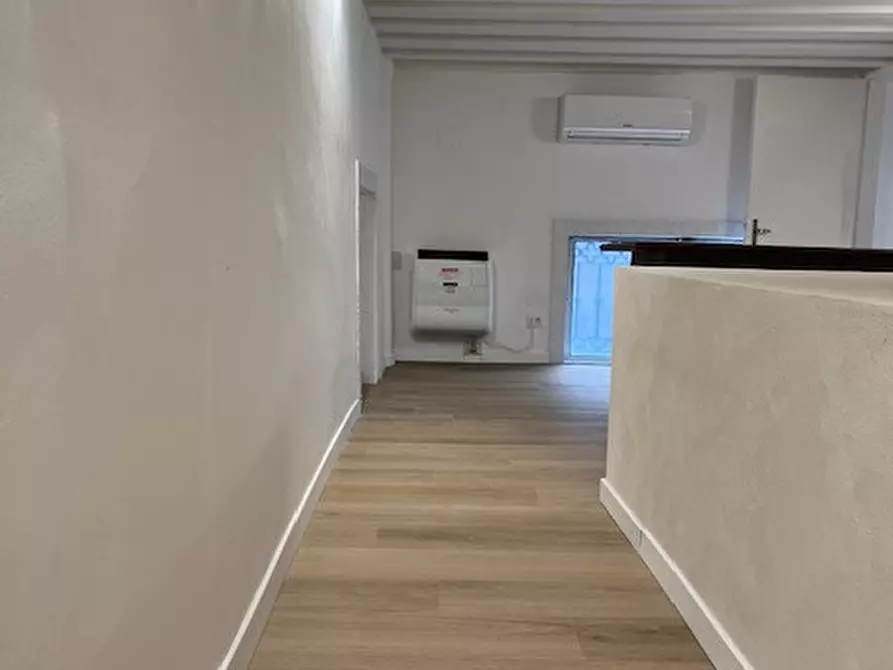 Immagine 10 di Ufficio in affitto  in CAMPO SANTA MARINA a Venezia