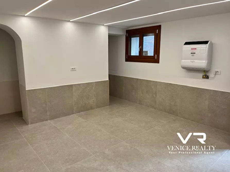 Immagine 15 di Ufficio in affitto  in CAMPO SANTA MARINA a Venezia