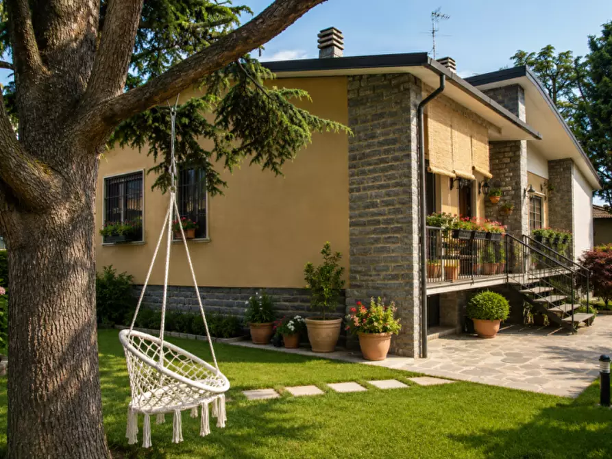 Immagine 1 di Villa in vendita  in via Nino Bixio 14 a Nerviano
