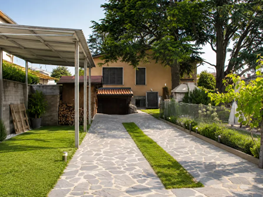 Immagine 25 di Villa in vendita  in via Nino Bixio 14 a Nerviano