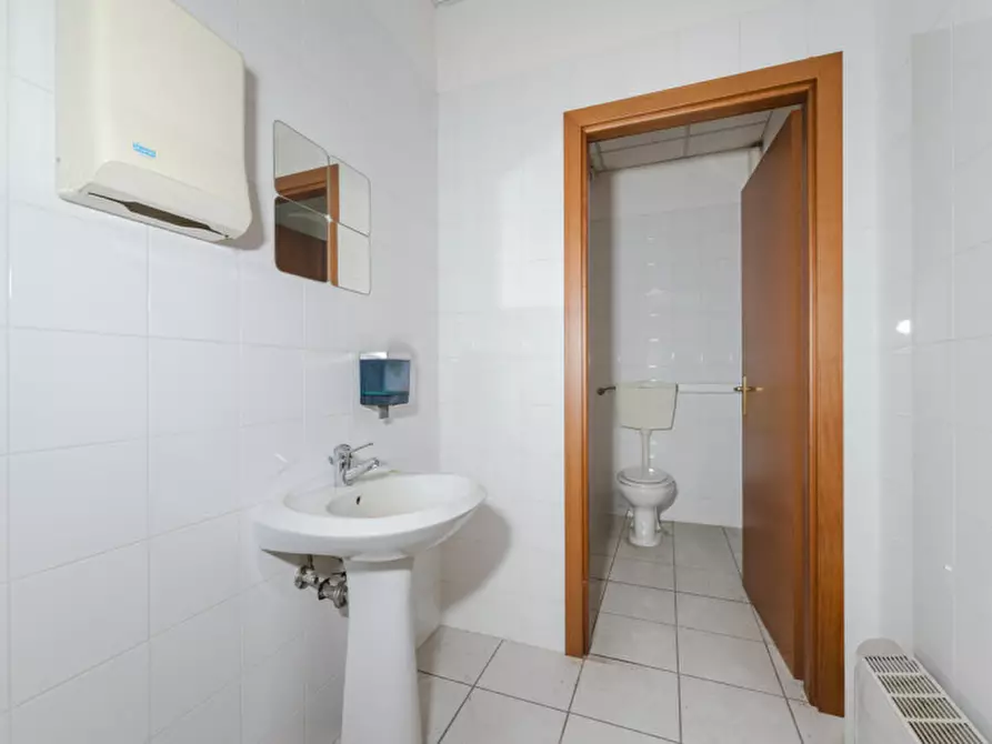 Immagine 8 di Ufficio in vendita  in Via Giorgio la Pira a San Donà Di Piave