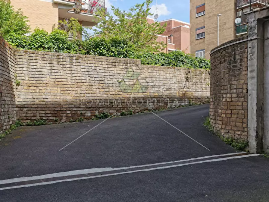 Immagine 3 di Garage in vendita  in Via Michele Pironti a Roma