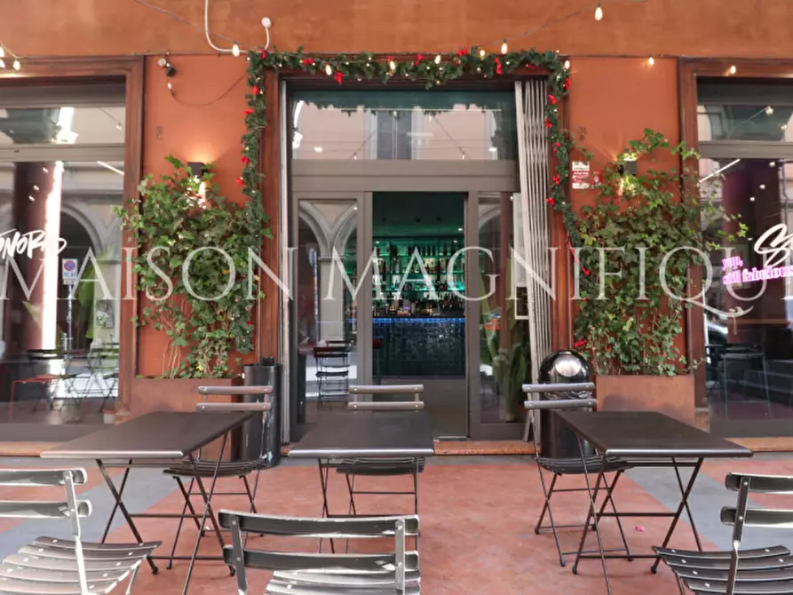 Immagine 12 di Attività commerciale in vendita  in Piazza Aldrovandi a Bologna