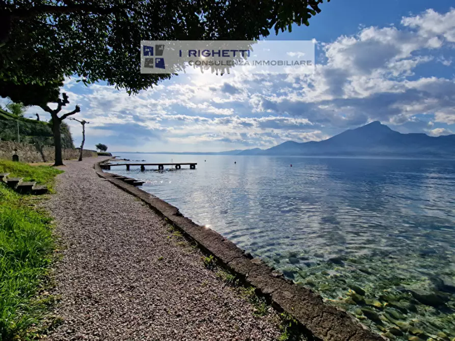 Immagine 1 di Villetta a schiera in vendita  in Loc. La Pozza a Torri Del Benaco