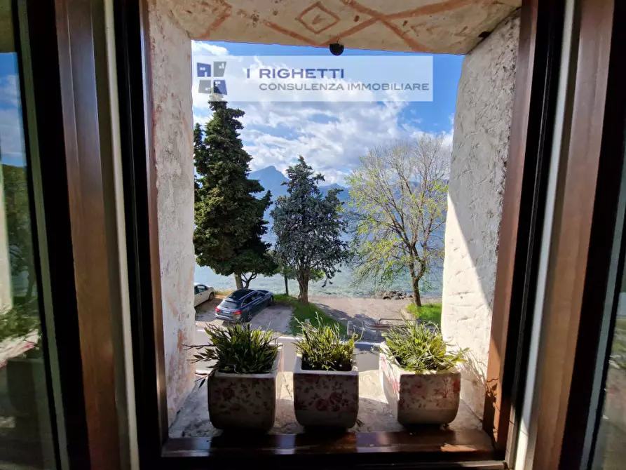 Immagine 5 di Villetta a schiera in vendita  in Loc. La Pozza a Torri Del Benaco
