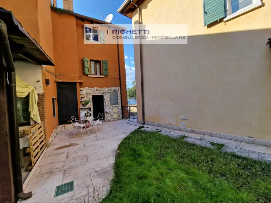 Immagine 23 di Villetta a schiera in vendita  in Loc. La Pozza a Torri Del Benaco