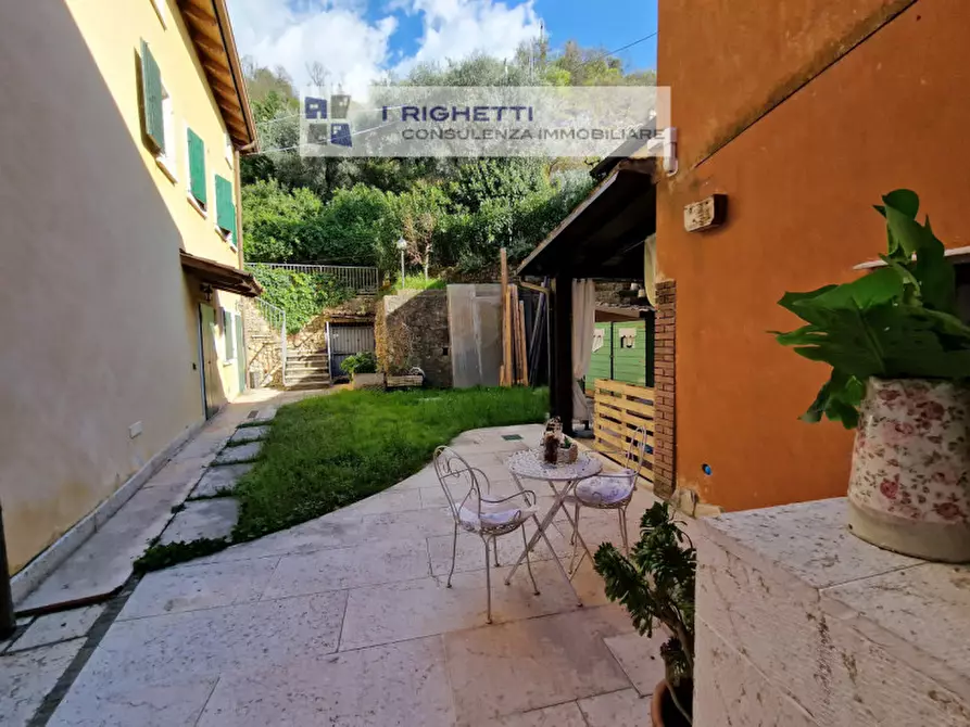 Immagine 26 di Villetta a schiera in vendita  in Loc. La Pozza a Torri Del Benaco