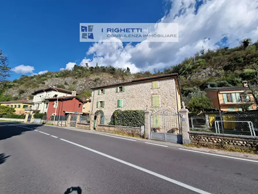 Immagine 30 di Villetta a schiera in vendita  in Loc. La Pozza a Torri Del Benaco