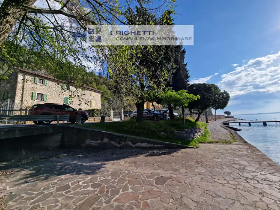 Immagine 36 di Villetta a schiera in vendita  in Loc. La Pozza a Torri Del Benaco