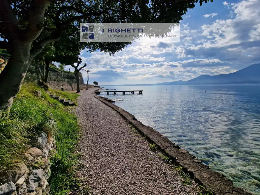 Immagine 41 di Villetta a schiera in vendita  in Loc. La Pozza a Torri Del Benaco