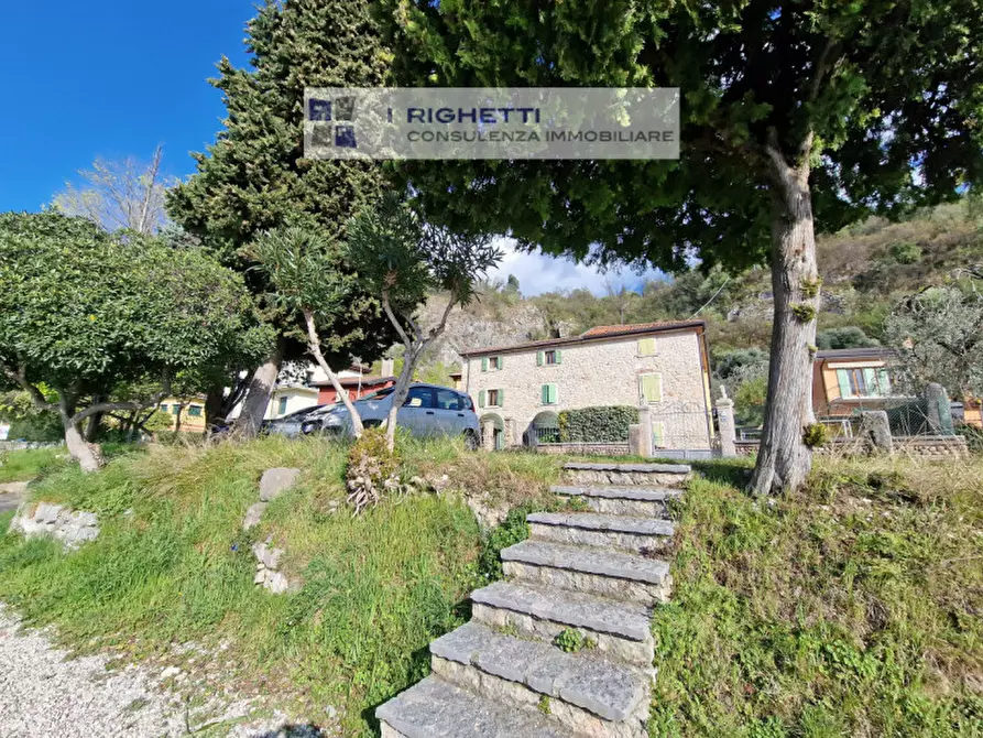 Immagine 42 di Villetta a schiera in vendita  in Loc. La Pozza a Torri Del Benaco