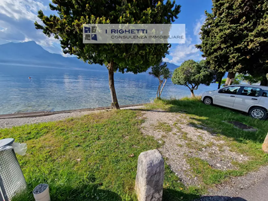 Immagine 44 di Villetta a schiera in vendita  in Loc. La Pozza a Torri Del Benaco