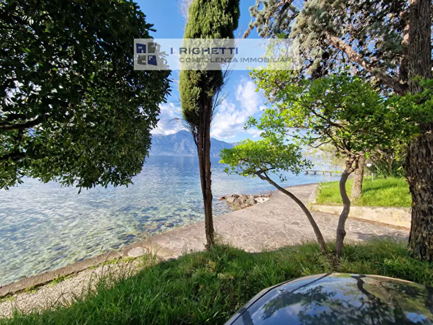 Immagine 45 di Villetta a schiera in vendita  in Loc. La Pozza a Torri Del Benaco