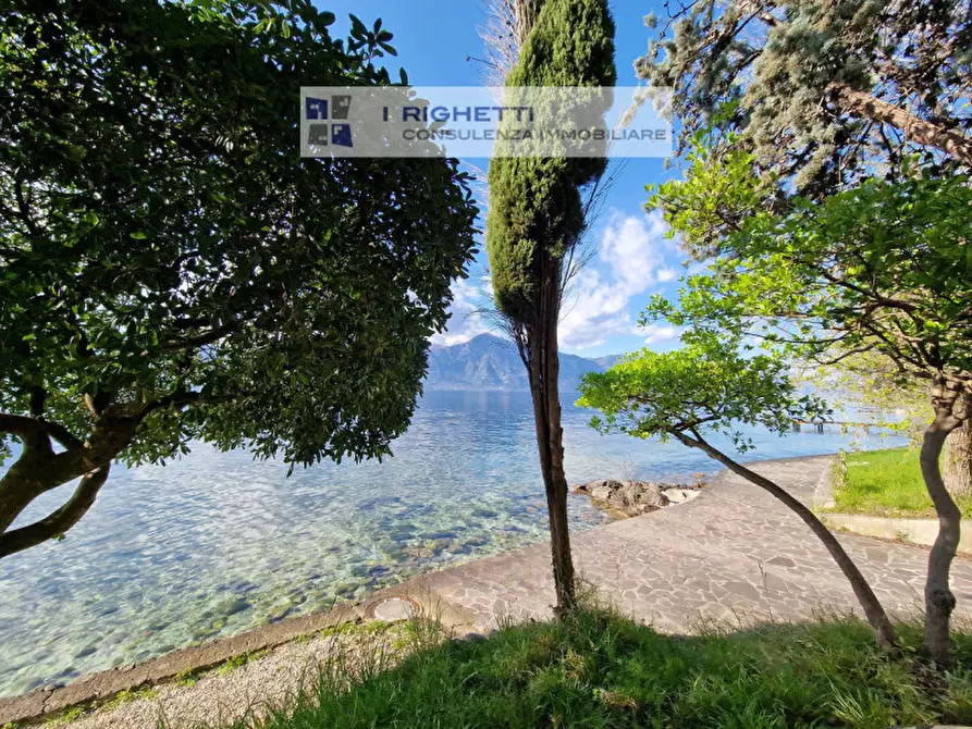 Immagine 46 di Villetta a schiera in vendita  in Loc. La Pozza a Torri Del Benaco