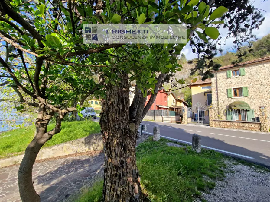 Immagine 47 di Villetta a schiera in vendita  in Loc. La Pozza a Torri Del Benaco