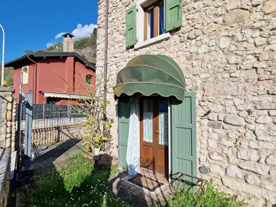 Immagine 49 di Villetta a schiera in vendita  in Loc. La Pozza a Torri Del Benaco