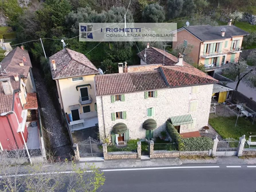 Immagine 50 di Villetta a schiera in vendita  in Loc. La Pozza a Torri Del Benaco