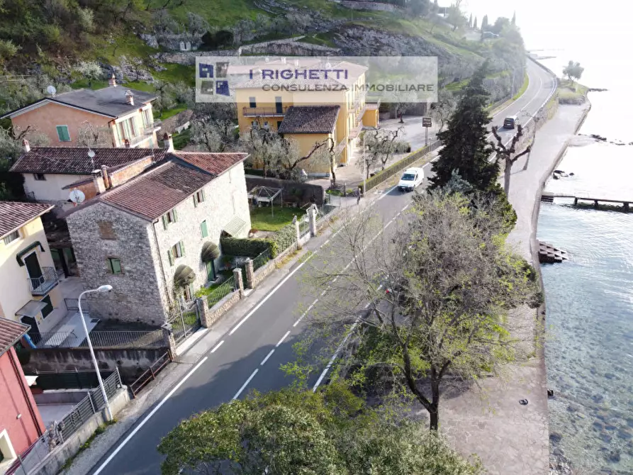 Immagine 51 di Villetta a schiera in vendita  in Loc. La Pozza a Torri Del Benaco