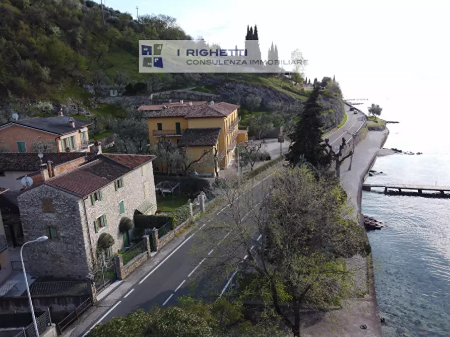 Immagine 52 di Villetta a schiera in vendita  in Loc. La Pozza a Torri Del Benaco