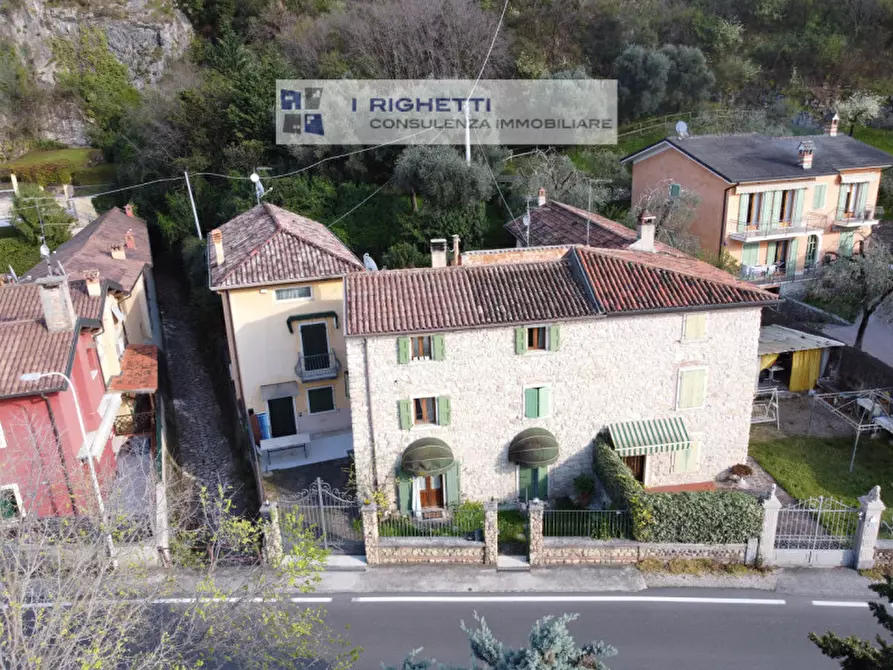 Immagine 53 di Villetta a schiera in vendita  in Loc. La Pozza a Torri Del Benaco