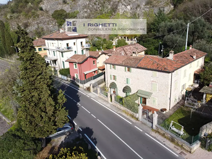 Immagine 54 di Villetta a schiera in vendita  in Loc. La Pozza a Torri Del Benaco