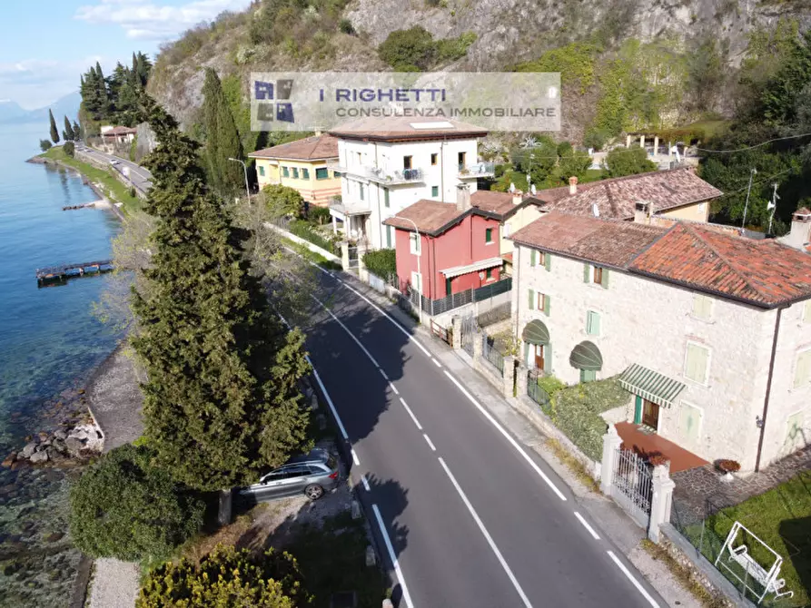Immagine 55 di Villetta a schiera in vendita  in Loc. La Pozza a Torri Del Benaco