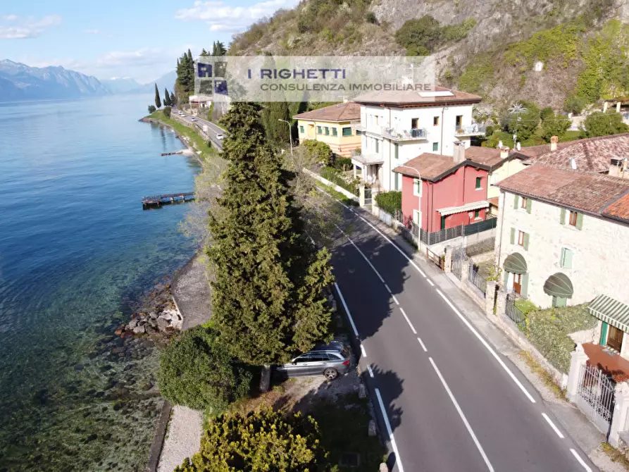 Immagine 56 di Villetta a schiera in vendita  in Loc. La Pozza a Torri Del Benaco