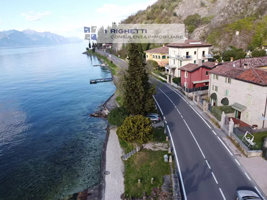 Immagine 58 di Villetta a schiera in vendita  in Loc. La Pozza a Torri Del Benaco