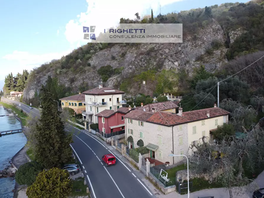 Immagine 60 di Villetta a schiera in vendita  in Loc. La Pozza a Torri Del Benaco
