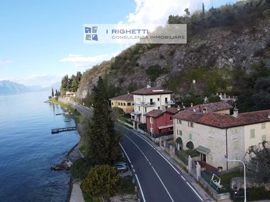 Immagine 61 di Villetta a schiera in vendita  in Loc. La Pozza a Torri Del Benaco