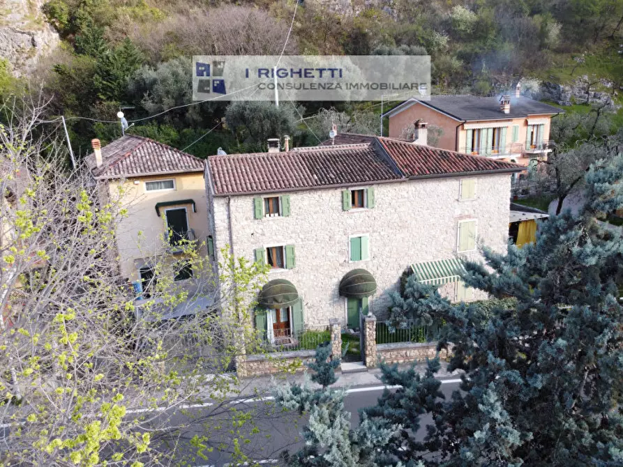 Immagine 67 di Villetta a schiera in vendita  in Loc. La Pozza a Torri Del Benaco