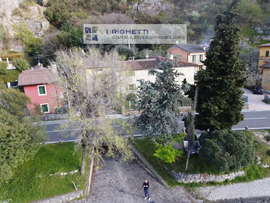 Immagine 68 di Villetta a schiera in vendita  in Loc. La Pozza a Torri Del Benaco