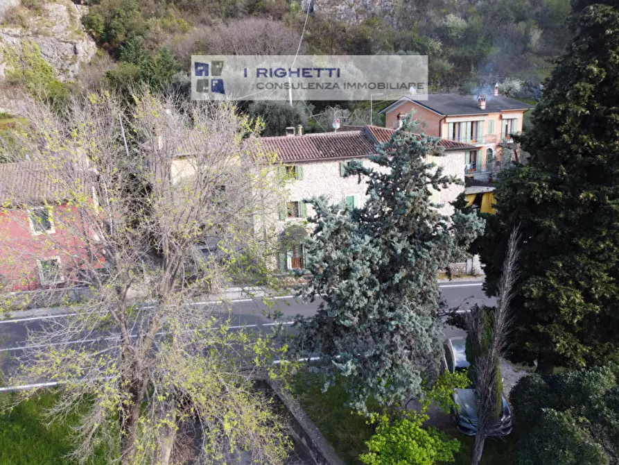 Immagine 69 di Villetta a schiera in vendita  in Loc. La Pozza a Torri Del Benaco
