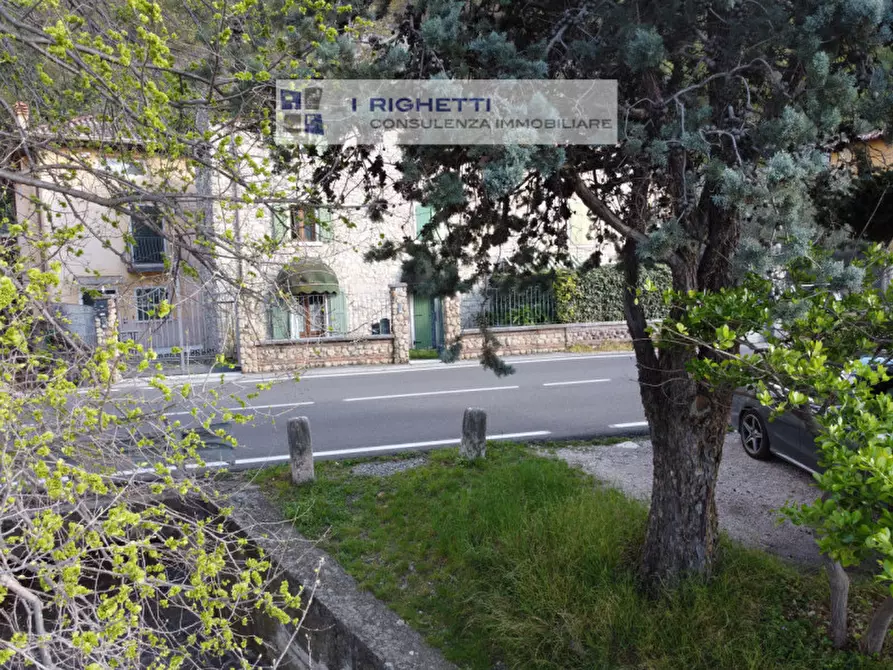 Immagine 71 di Villetta a schiera in vendita  in Loc. La Pozza a Torri Del Benaco