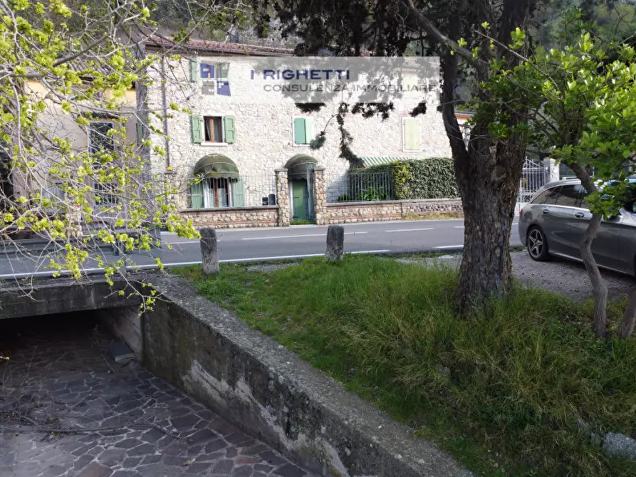 Immagine 72 di Villetta a schiera in vendita  in Loc. La Pozza a Torri Del Benaco