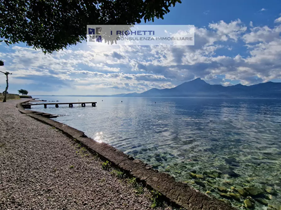 Immagine 73 di Villetta a schiera in vendita  in Loc. La Pozza a Torri Del Benaco