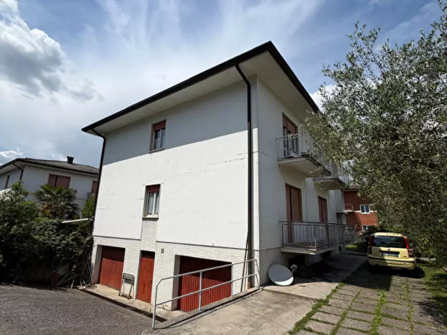 Immagine 2 di Casa bifamiliare in vendita  a Schio