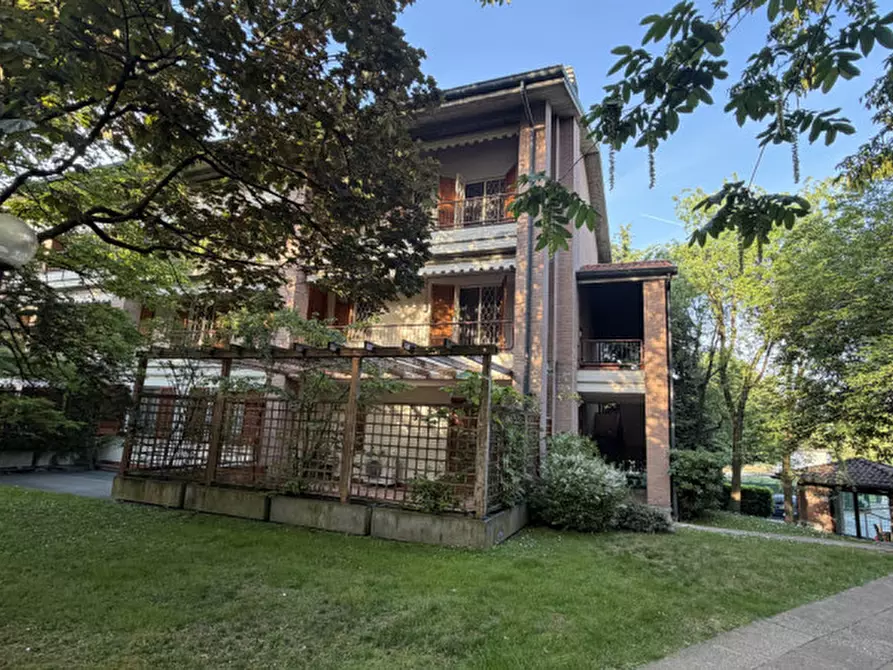 Immagine 1 di Appartamento in vendita  in Via Aldo Moro 11 a Buccinasco