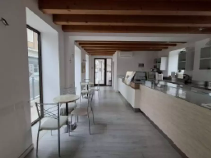 Immagine 2 di Negozio in vendita  in Via Roma, 23 a Aviano