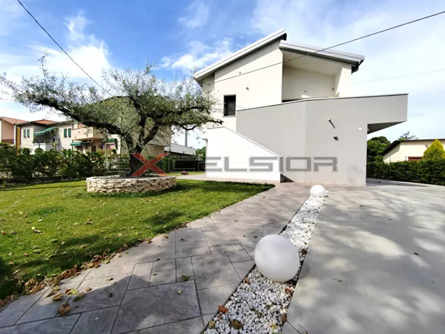 Immagine 1 di Villa in vendita  in Via G. Matteotti n. 20 bis a Cavarzere
