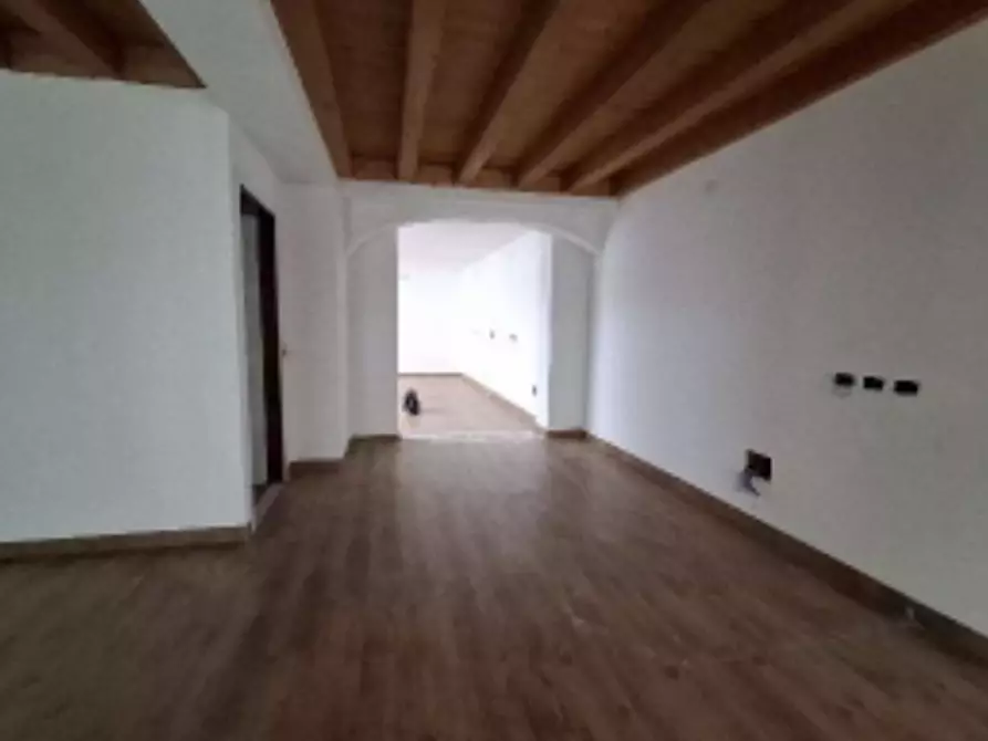 Immagine 2 di Negozio in vendita  in Via Roma, 23 a Aviano
