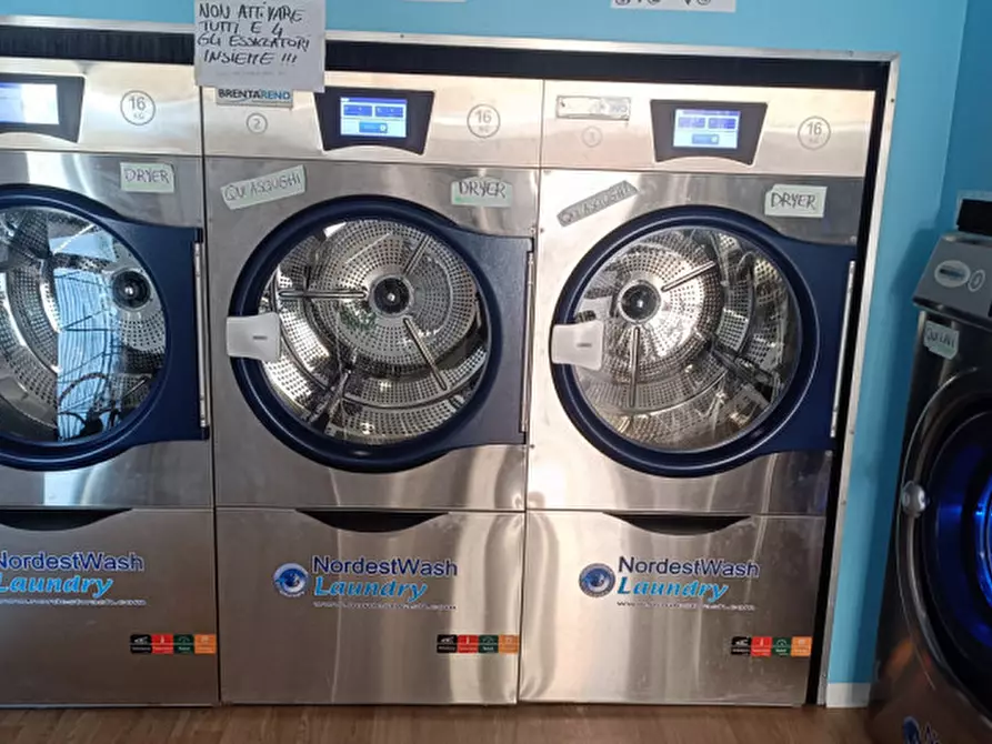 Immagine 10 di Attività commerciale in vendita  in Via Annibale Vecchi 105 a Perugia
